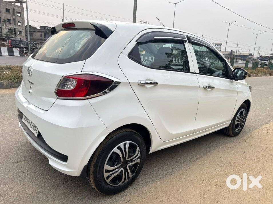 Tata Tiago 1.2 Revotron Xt (o), 2023, Petrol