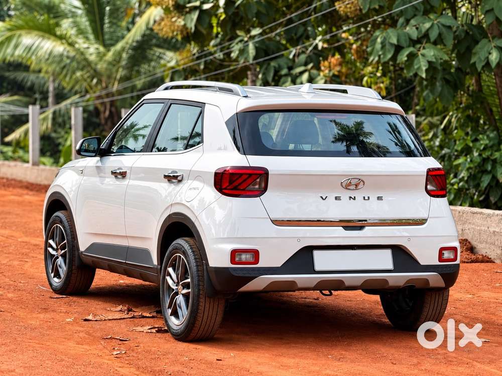 Hyundai Venue Petrol 2019 Only 30k Km Driven