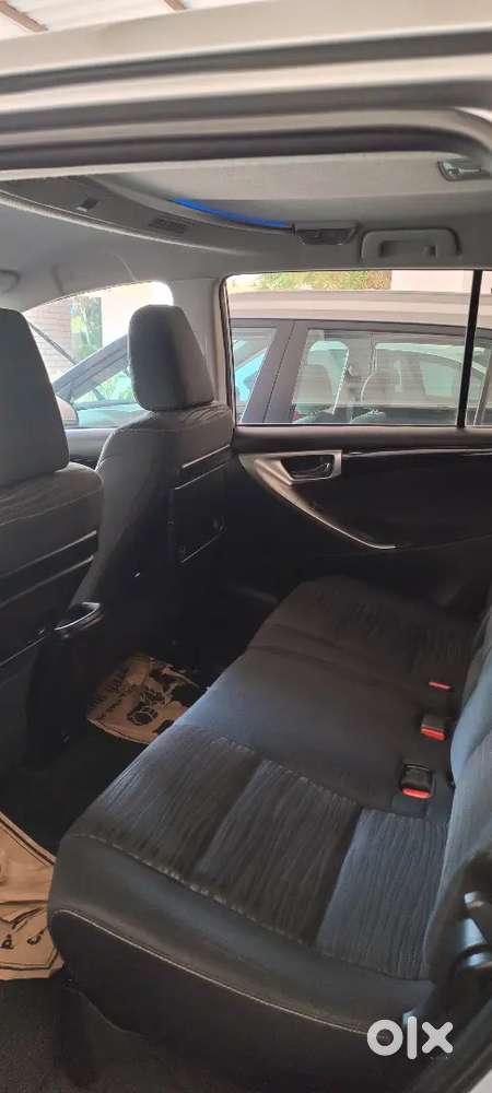 Innova Crysta Vx 8 Str