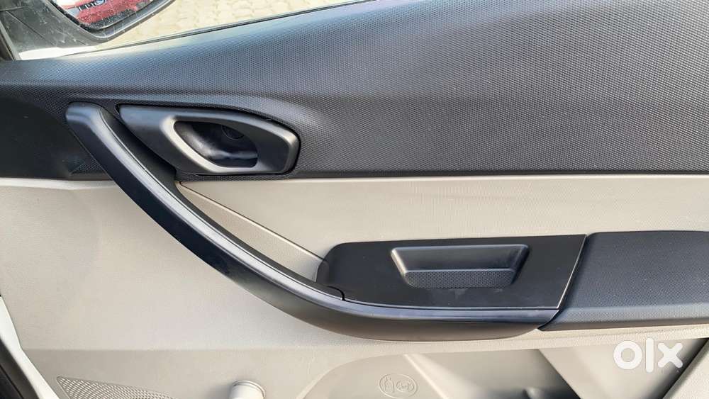 Tata Tiago Xe, 2017, Petrol