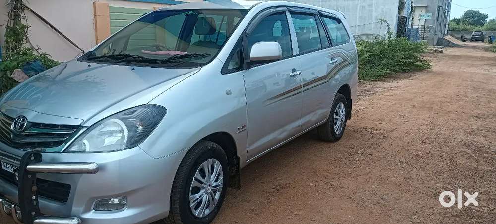 Toyota Innova 2011