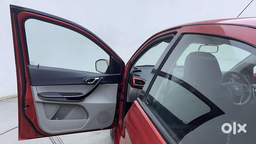 Tata Tiago Xza, 2018, Petrol