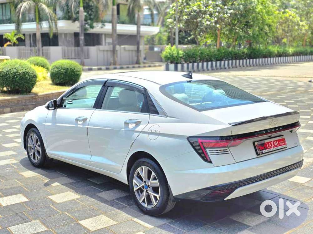 Hyundai Verna 1.5 Sx (o) Vtvt, 2024, Petrol