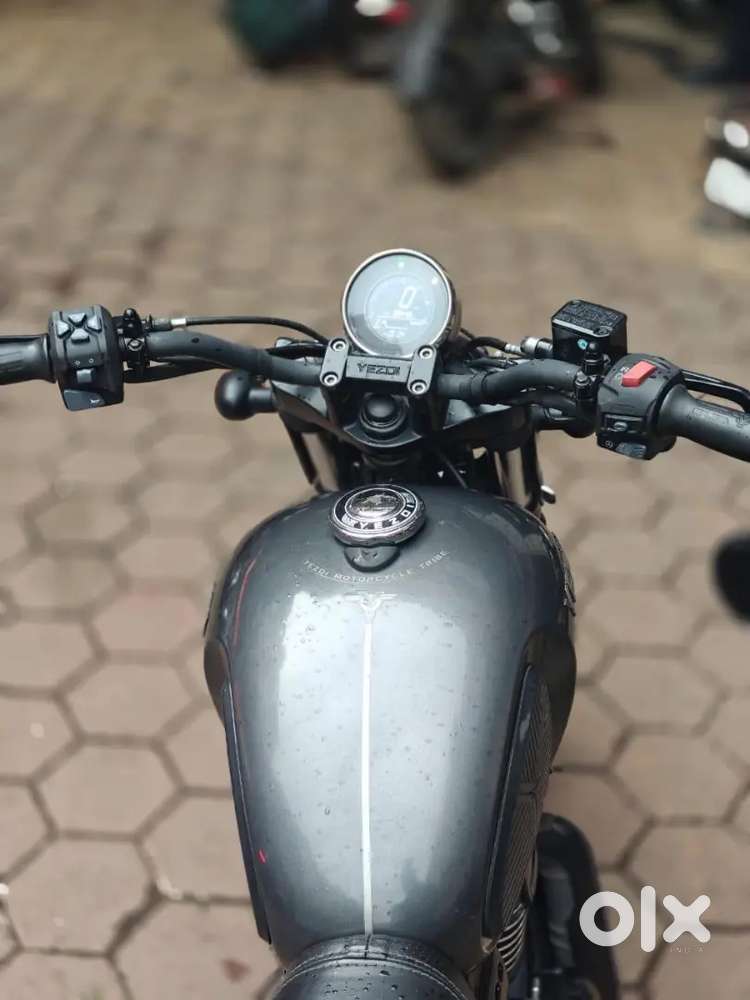 Yezdi Roadster 2022 Petrol Manual