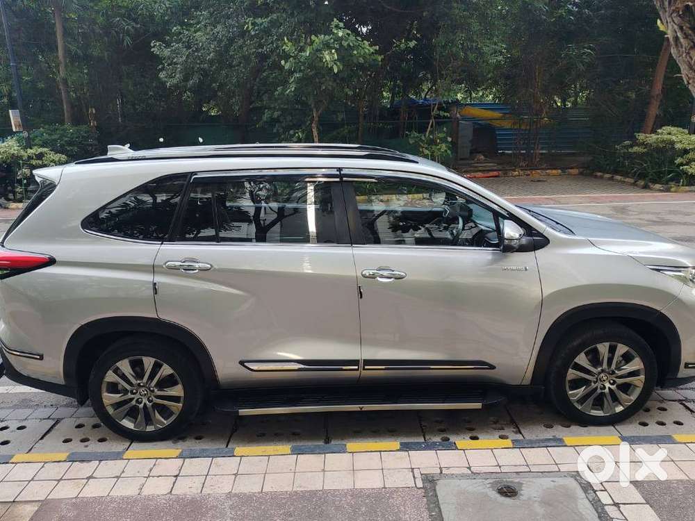 Toyota Innova Hycross 2.0 Zx Hybrid 7 Str, 2025, Petrol
