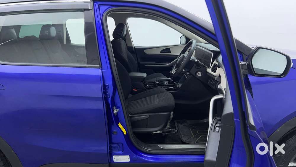 Mahindra Xuv700 2.0 Ax 5 Petrol Mt 7 Str, 2021, Petrol