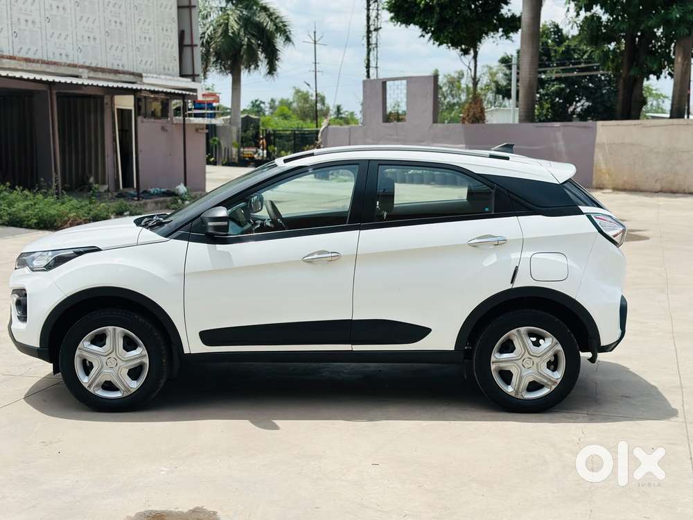Tata Nexon 1.2 Revotron Xm (s), 2022, Cng & Hybrids