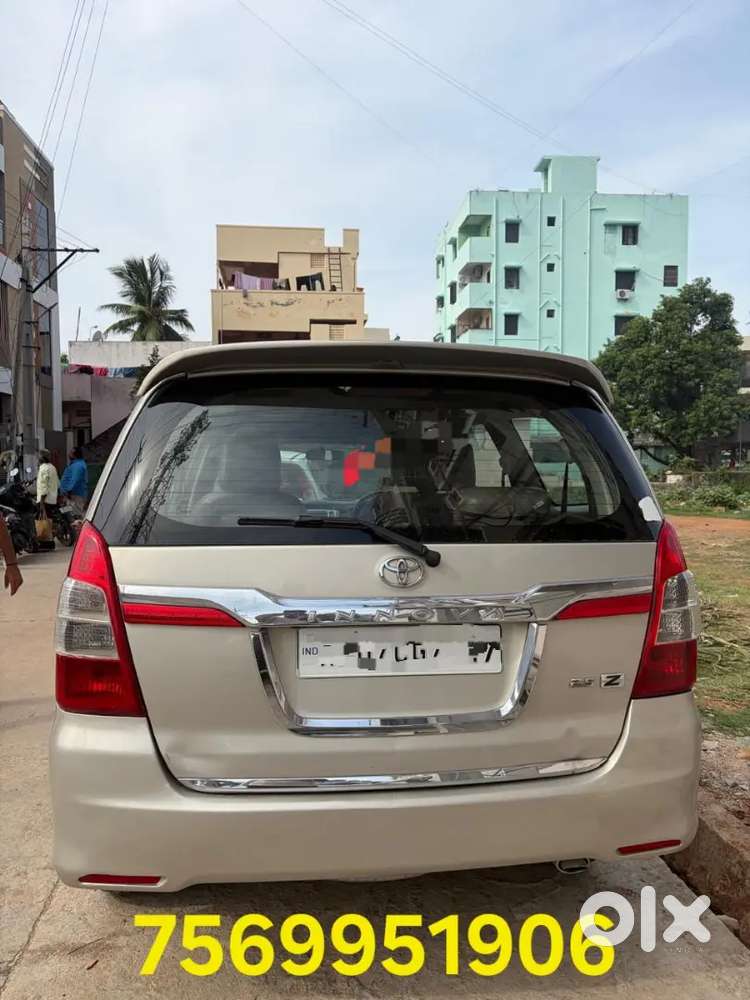 Toyota Innova 2015 Diesel 235000 Km Driven