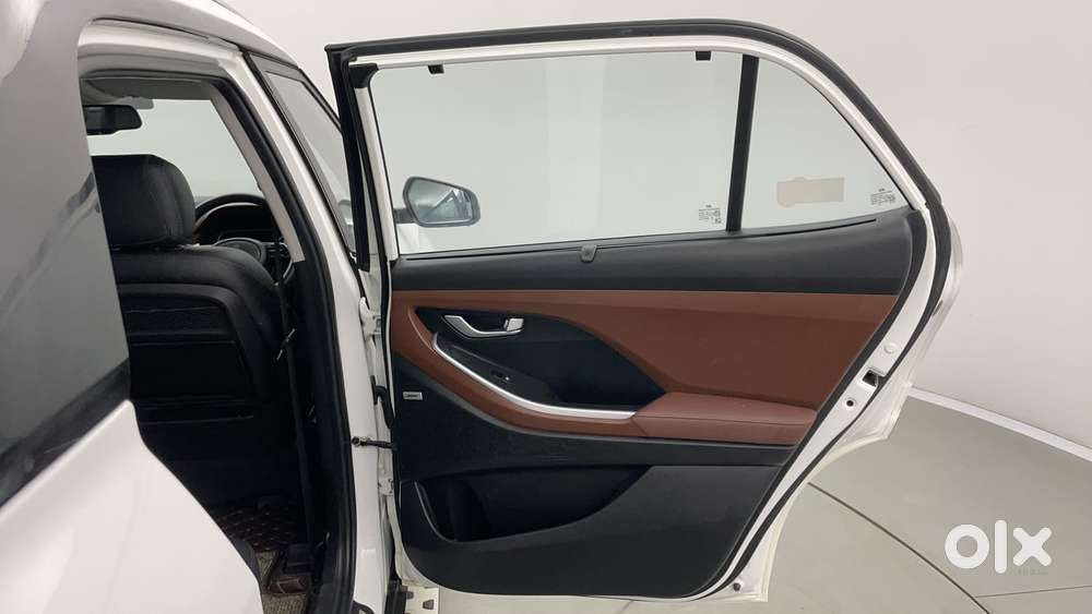 Hyundai Alcazar 2.0 Signature (o) Petrol At 7 Str, 2022, Petrol