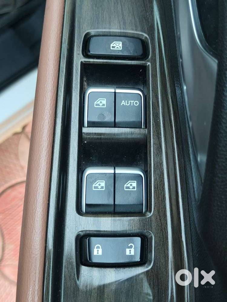 Mg Hector Plus Savvy Pro 1.5 Turbo Petrol Cvt 7 Str Dual Tone, 2023,..