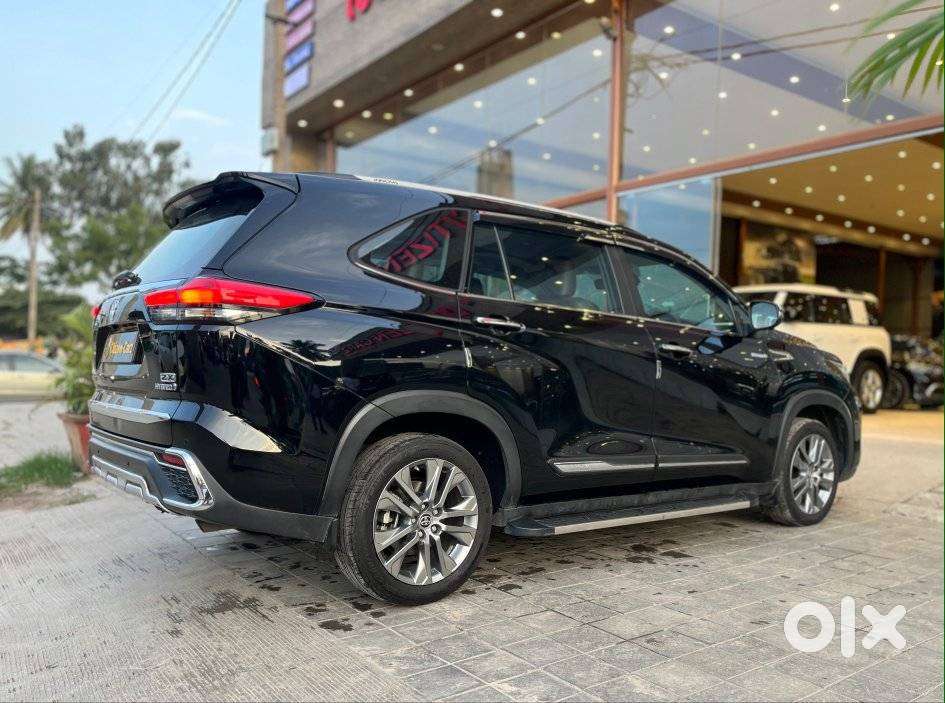 Toyota Innova Hycross 2.0 Zx (o) Hybrid 7 Str, 2025, Petrol