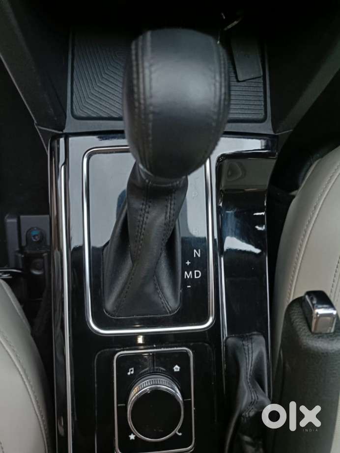Mahindra Xuv700 2.0 Ax 7 Petrol At Str, 2021, Petrol