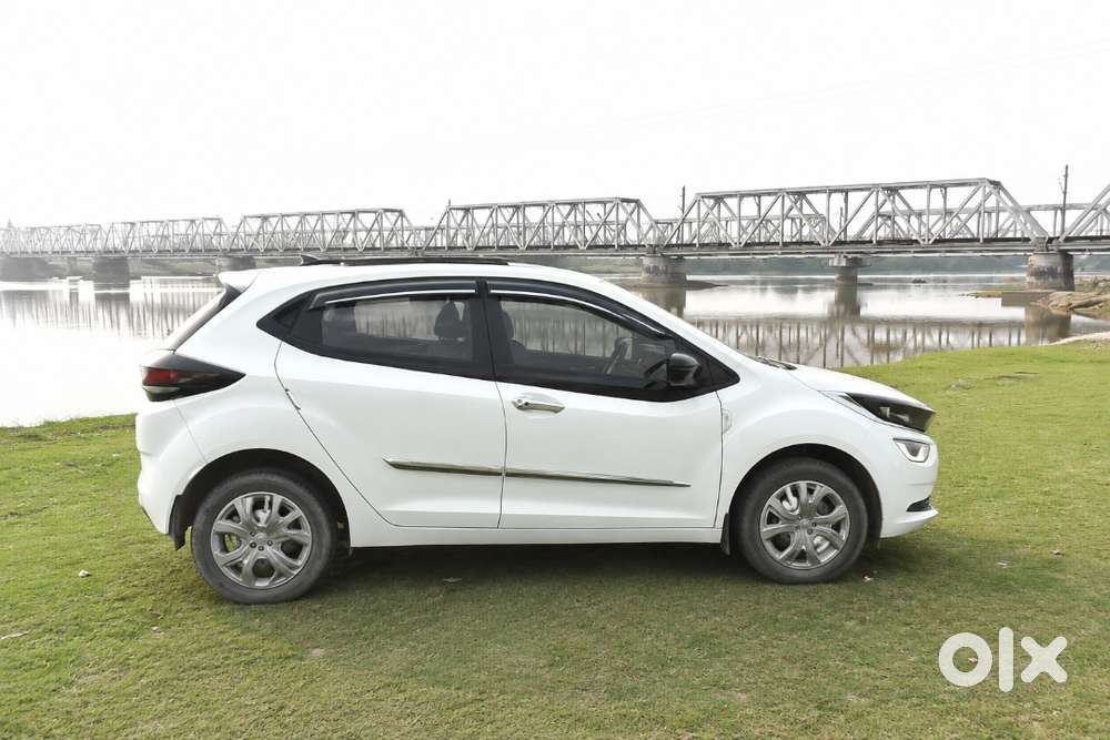 Tata Altroz Xt 1.2 Second Top Model White Colour New Condition