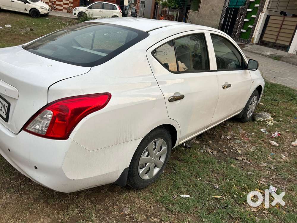 Nissan Sunny 2012 Petrol