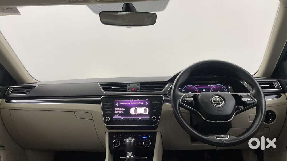 Skoda Superb L&k 1.8 Tsi At, 2023, Petrol