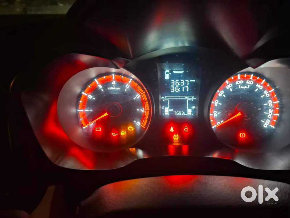 Mahindra Xuv300 2024 Petrol Well Maintained