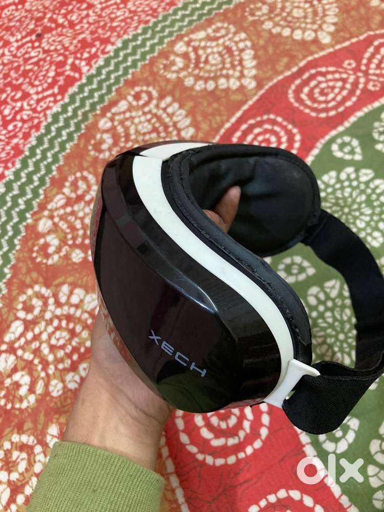 Forehead eye massager