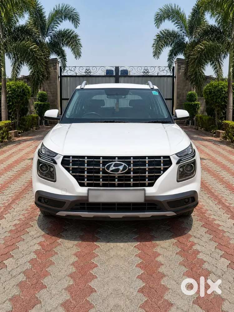 Hyundai Venue Diesel 2022 Manual Transmission With Sunroof.