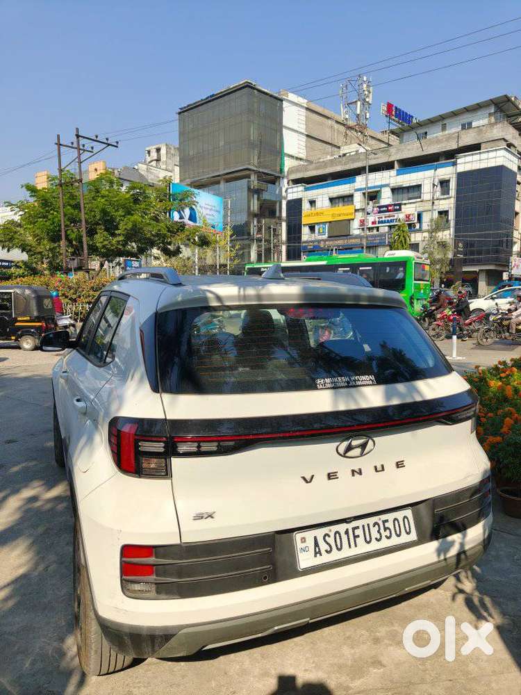 Hyundai Venue Sx Mt, 2023, Petrol