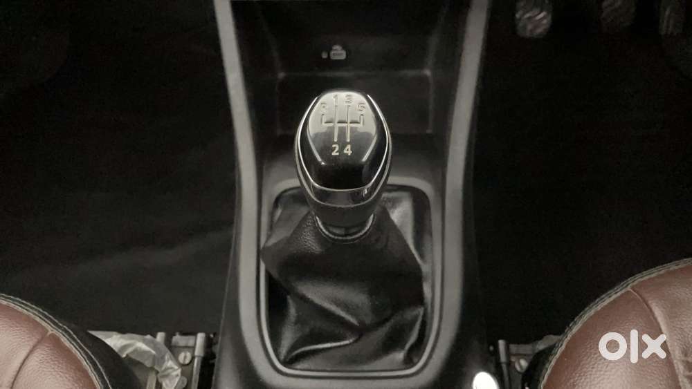 Renault Triber Rxz, 2023, Petrol