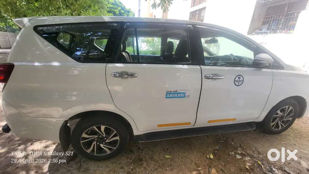 2022 Toyota Innova Crysta 2.4 Gx At