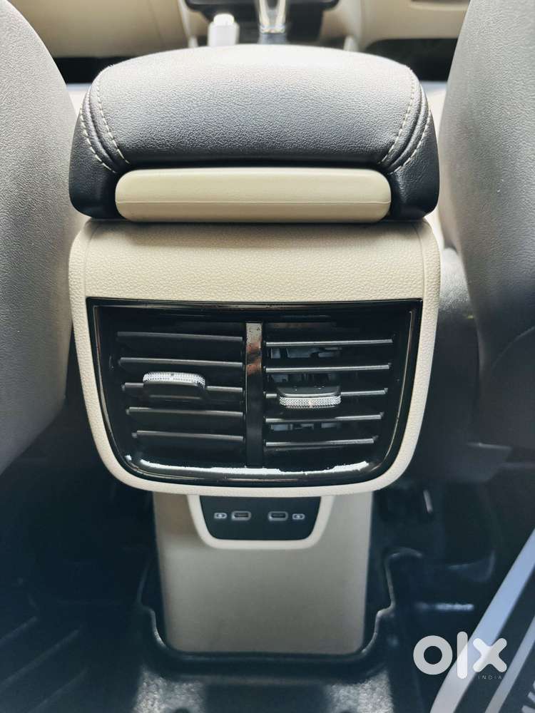 Skoda Slavia Style 1.0l Tsi At, 2023, Petrol