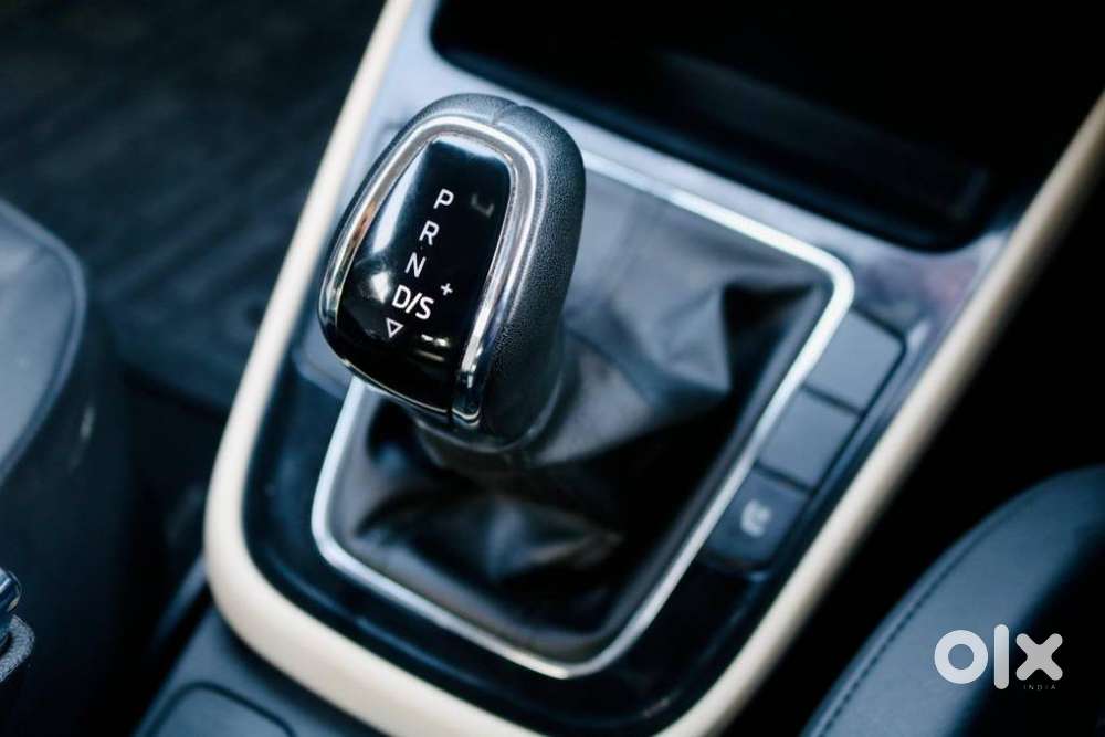 Skoda Slavia 1.0 Tsi Style At, 2023, Petrol