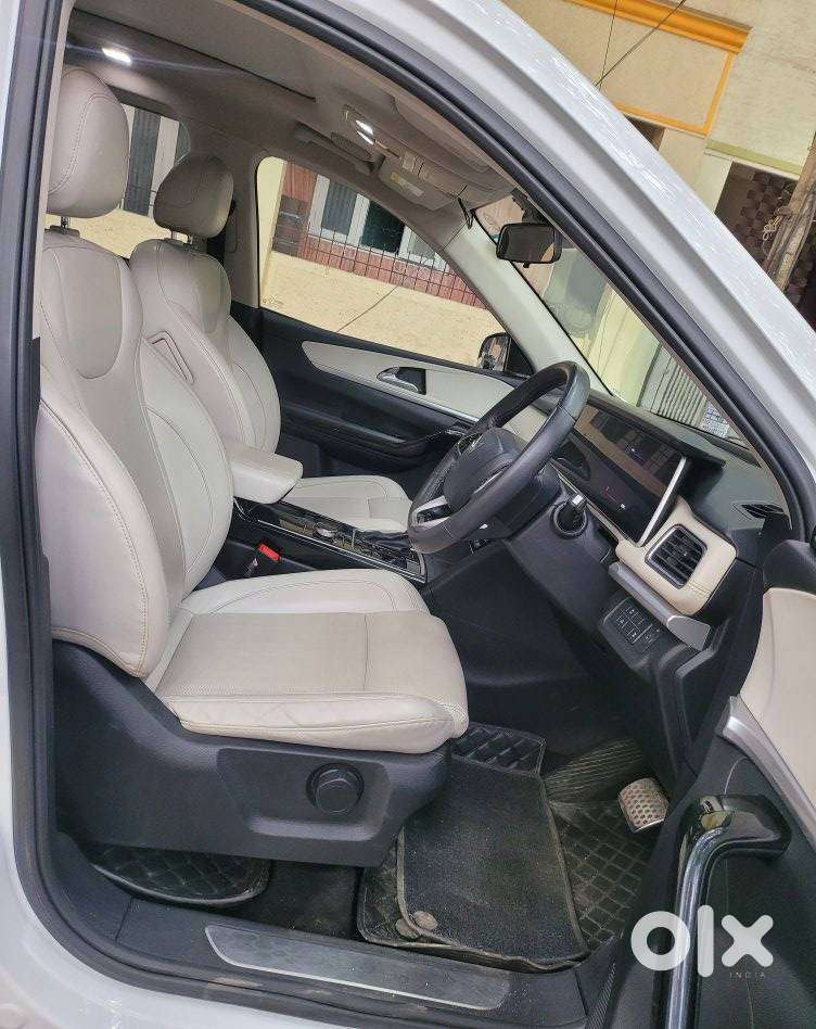 Mahindra Xuv700 2.2 Ax 7 Diesel At Luxury Pack Str Awd, 2022, Diesel