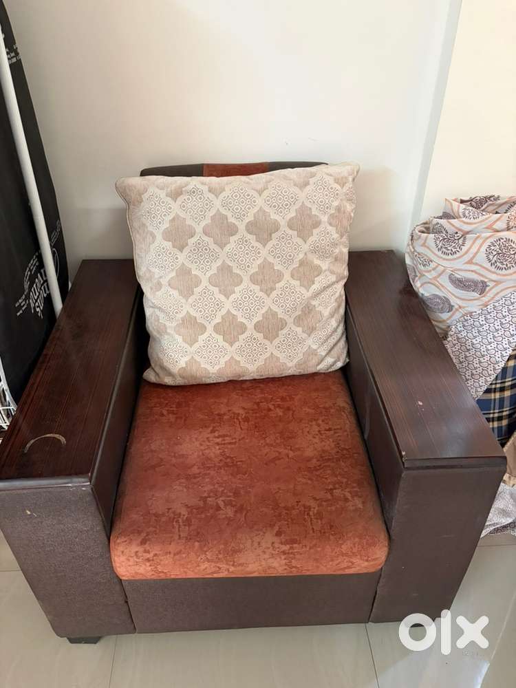 Comfortable Sofa Set (3-Seater + 2 Single Seaters) for Sale