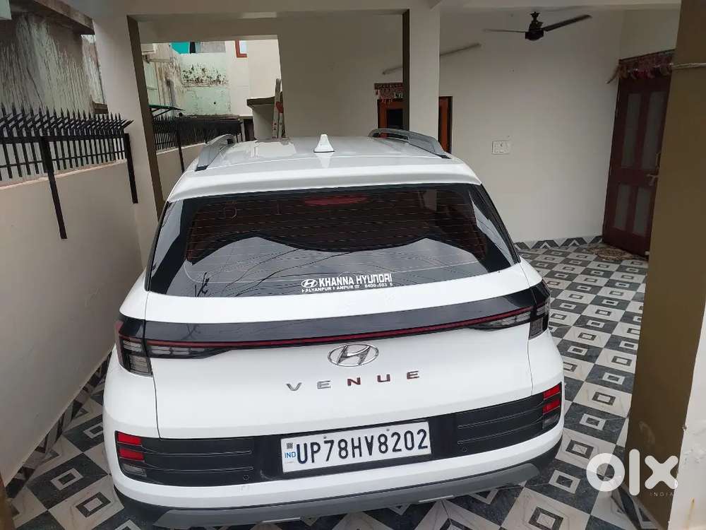 Hyundai Venue 2024 Petrol 470000 Km Driven