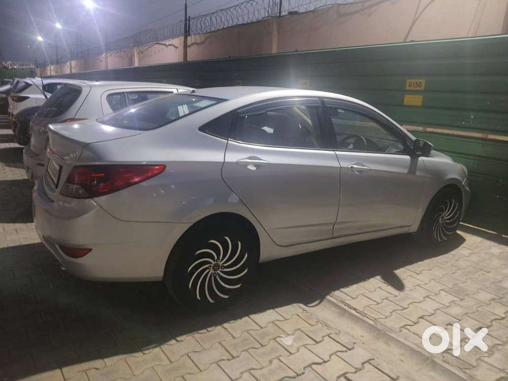 Hyundai Verna Fluidic 1.6 Vtvt Sx, 2013, Petrol