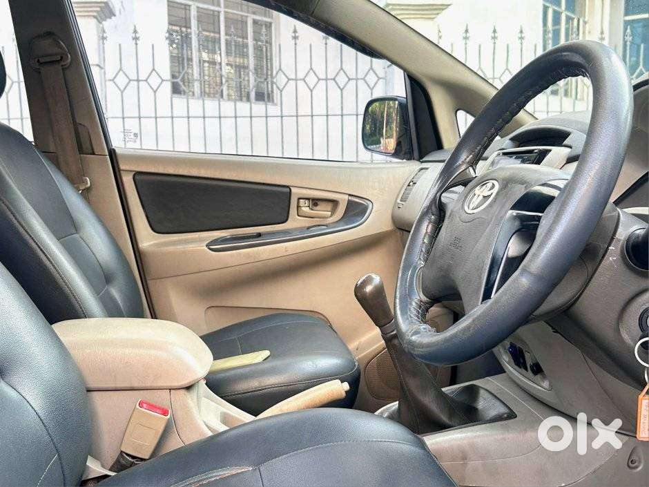 Toyota Innova 2.5 G (diesel) 8 Seater, 2012, Diesel