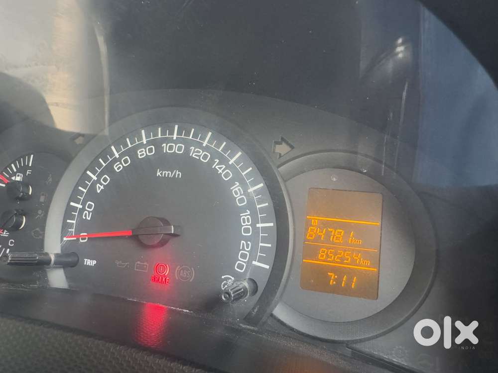 Maruti Suzuki Swift Dzire Lxi Optional-o, 2016, Petrol