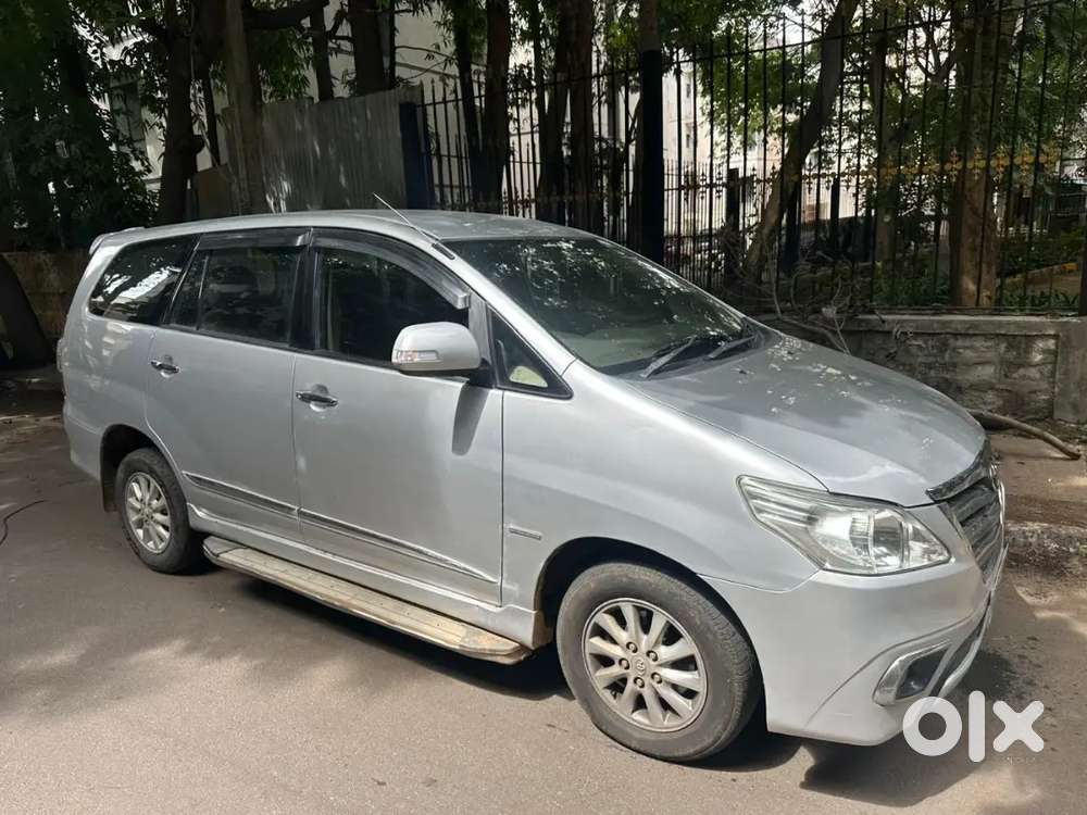 Toyota Innova 2.5 V 2014