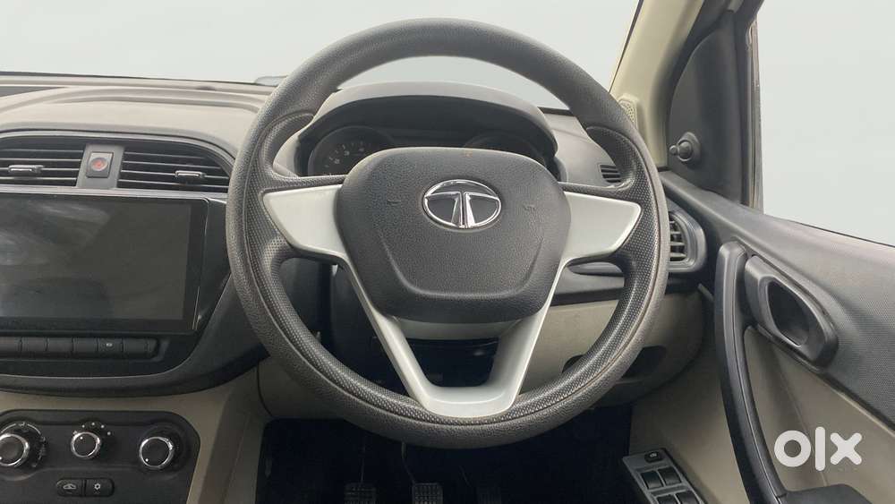 Tata Tiago Xe, 2017, Petrol