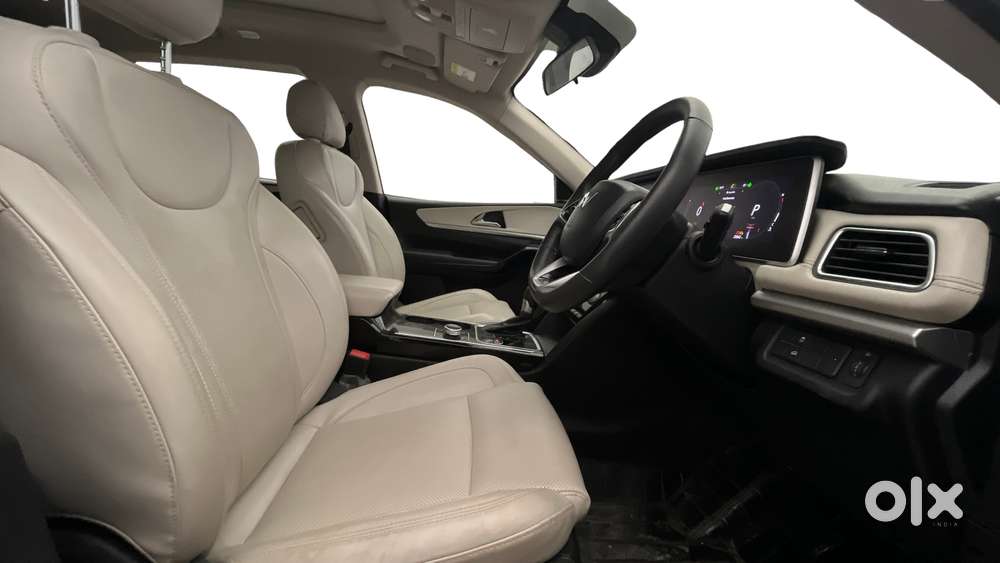 Mahindra Xuv700 2.0 Ax 7 Petrol At Luxury Pack Str, 2022, Petrol
