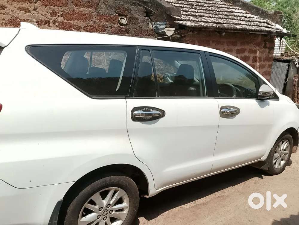 Toyota Innova Crysta 2017 Diesel Well Maintained