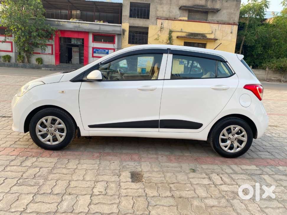 Hyundai Grand I10 Crdi Sportz, 2017, Petrol