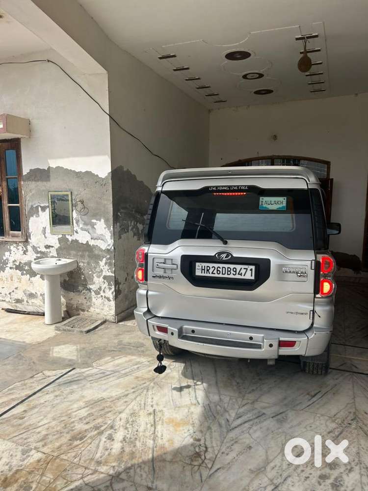 Mahindra Scorpio Classic S10