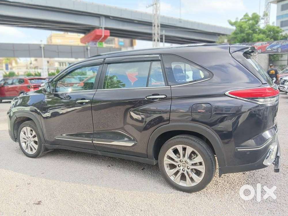 Toyota Innova Hycross 2.0 Zx Hybrid 7 Str, 2023, Petrol