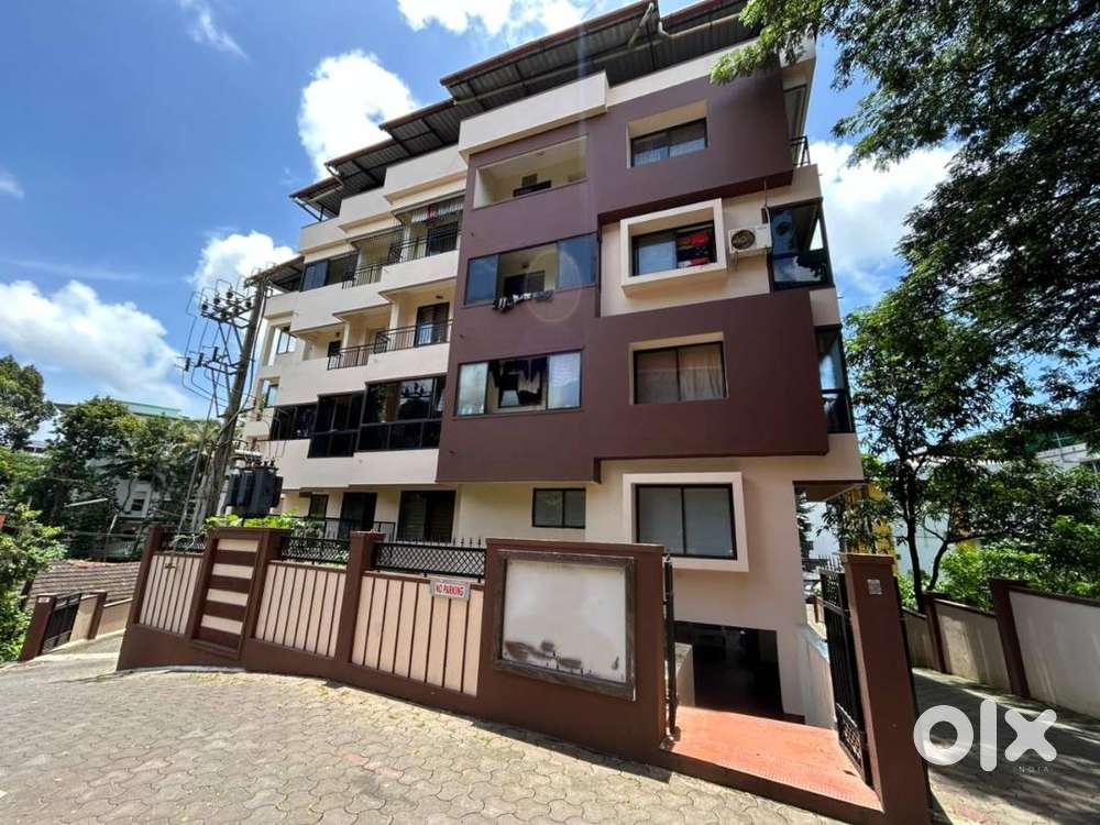 Semi-furnished 2BHK 1,100sq.ft Apartment for rent in Pumpwell Junction