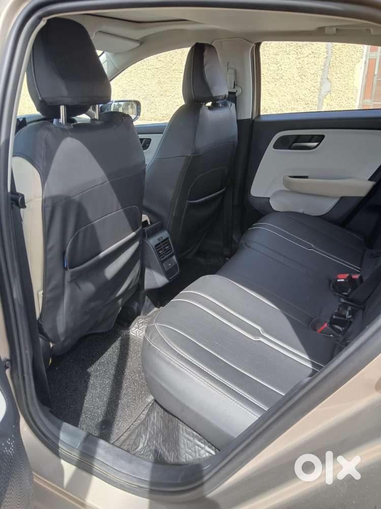 Tata Altroz Xz Plus (o) (s) Icng, 2025, Petrol