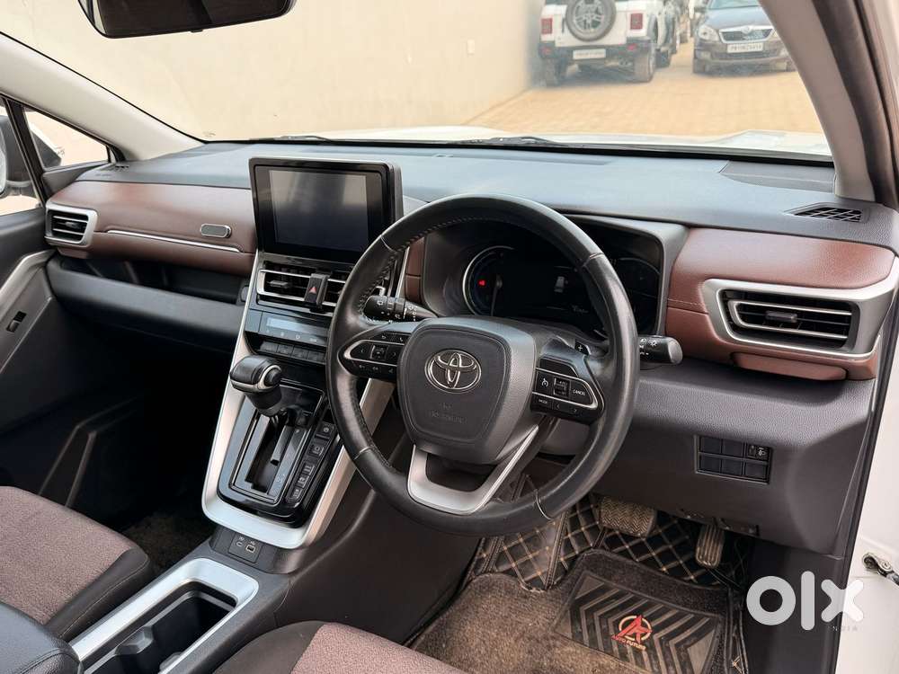 Toyota Innova Hycross 2.0 Vx Hybrid 7 Str, 2023, Petrol