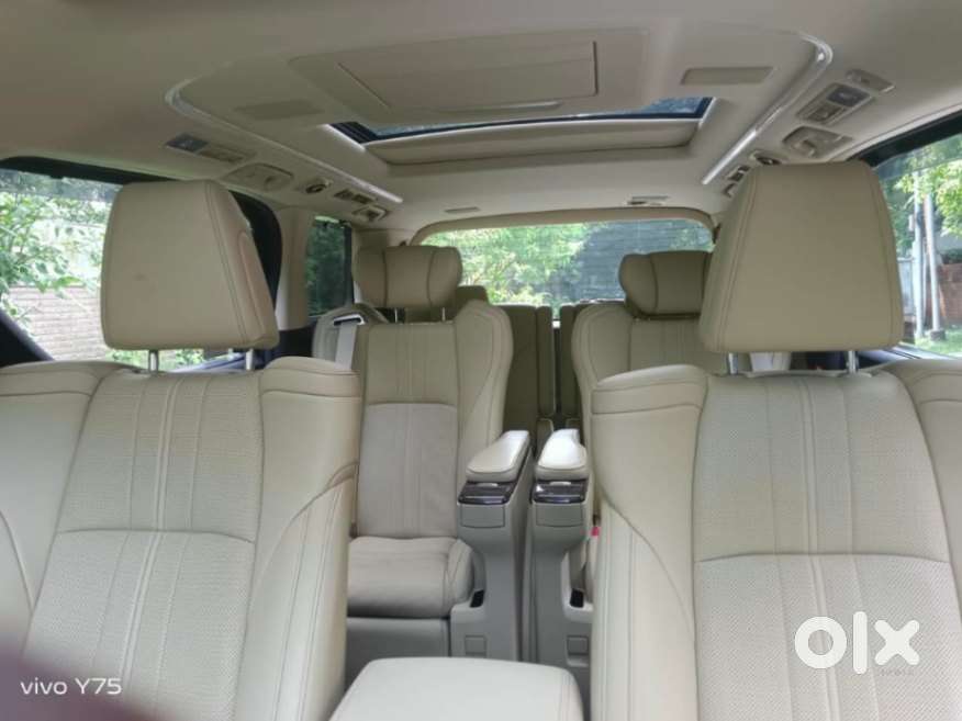 Toyota Vellfire 2.5 Executive Lounge, 2021, Cng & Hybrids