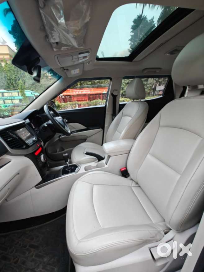 Mahindra Xuv300 1.2 W8 (o) Amt Petrol, 2022, Petrol