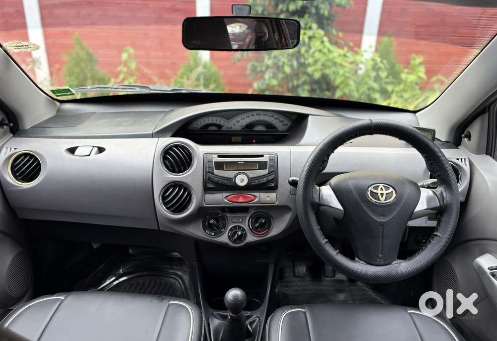Toyota Etios V, 2011, Petrol