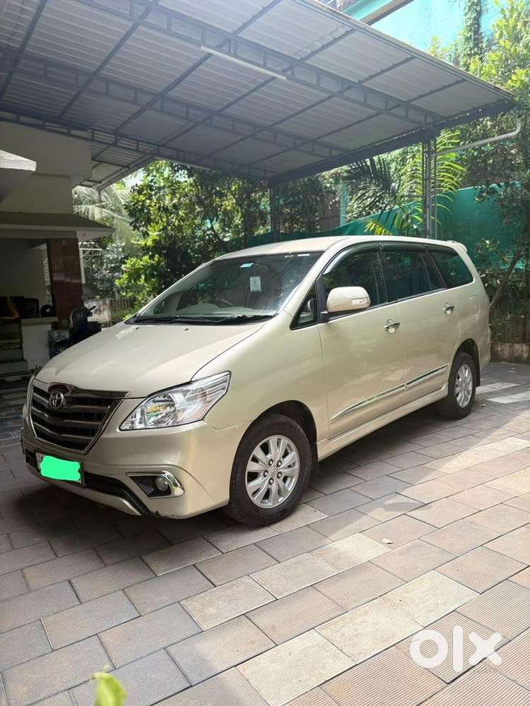 Toyota Innova 2014 Diesel 210 Km Driven