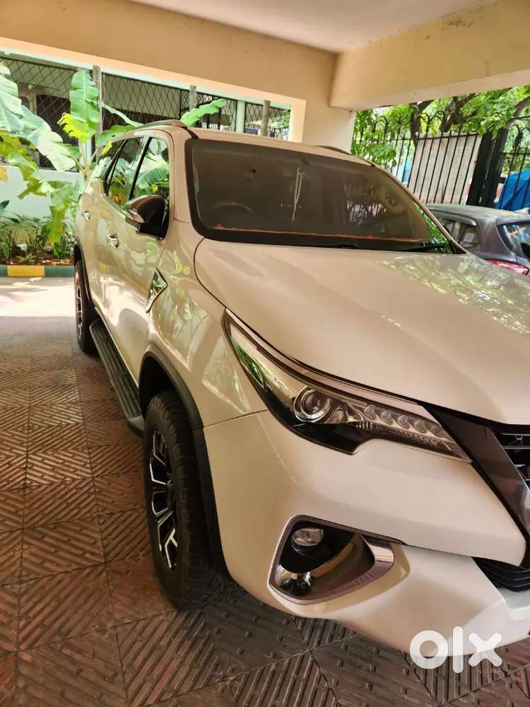 Toyota Fortuner Legender