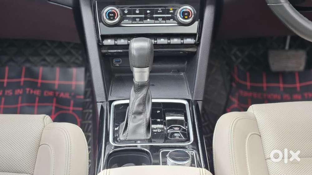 Mahindra Xuv700 2.2 Ax 7 Diesel At Luxury Pack Str Awd, 2023, Diesel