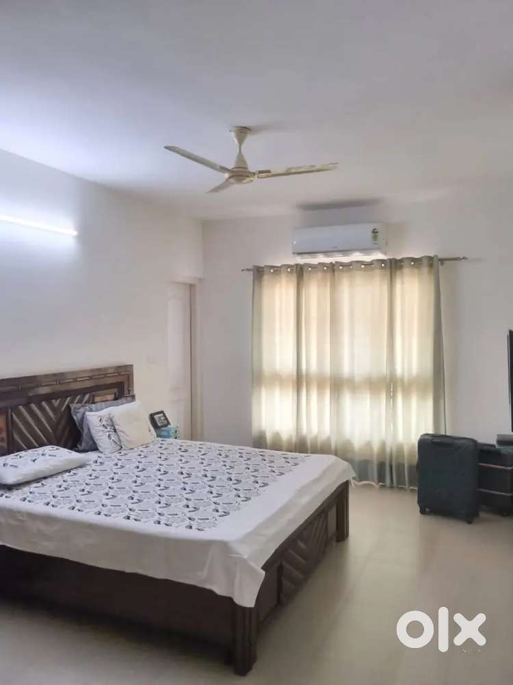 3bhk flat fully furnished tolet for family in purab premium Apartment